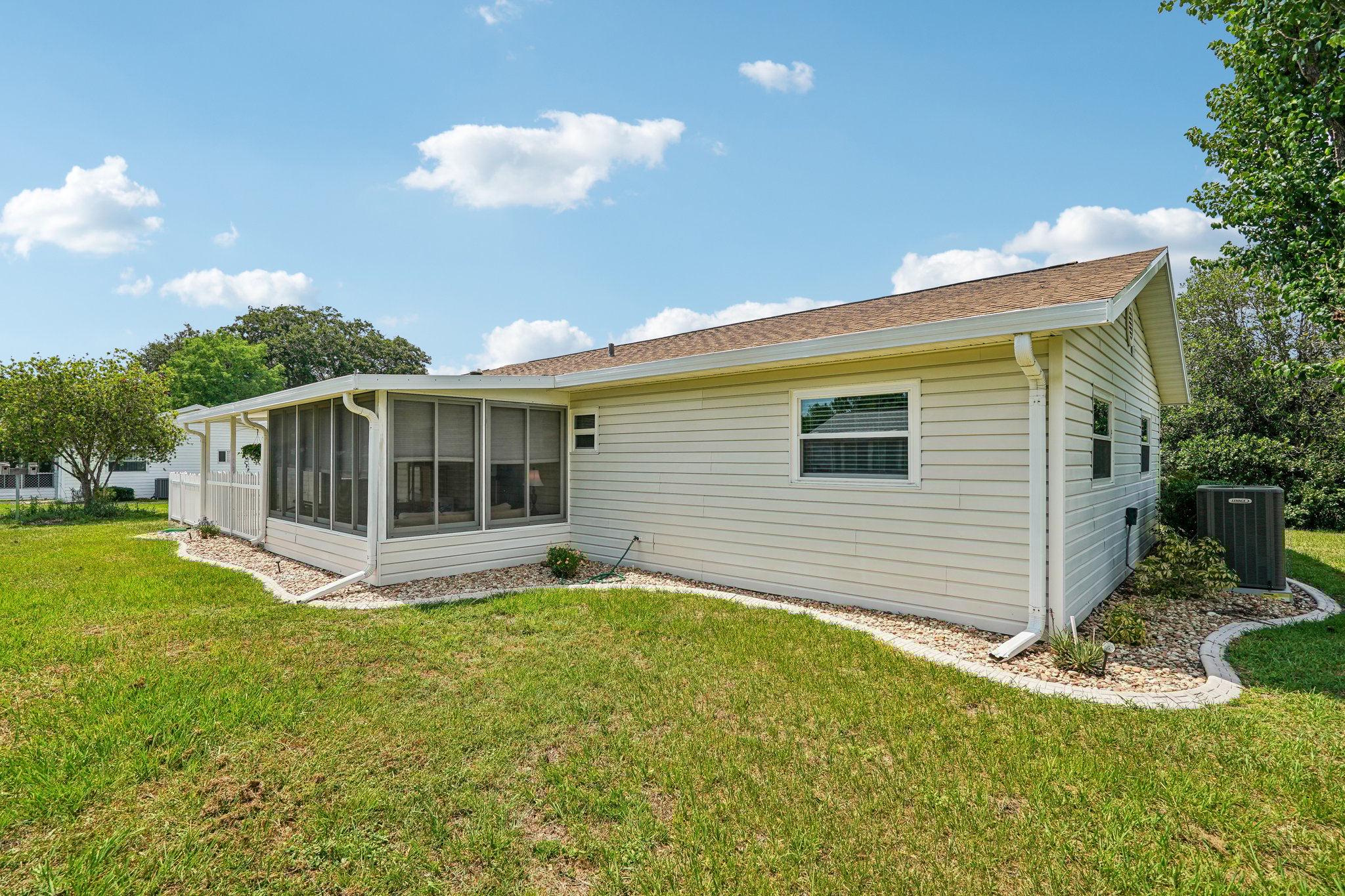 SW 111th Pl-2205-030.jpg