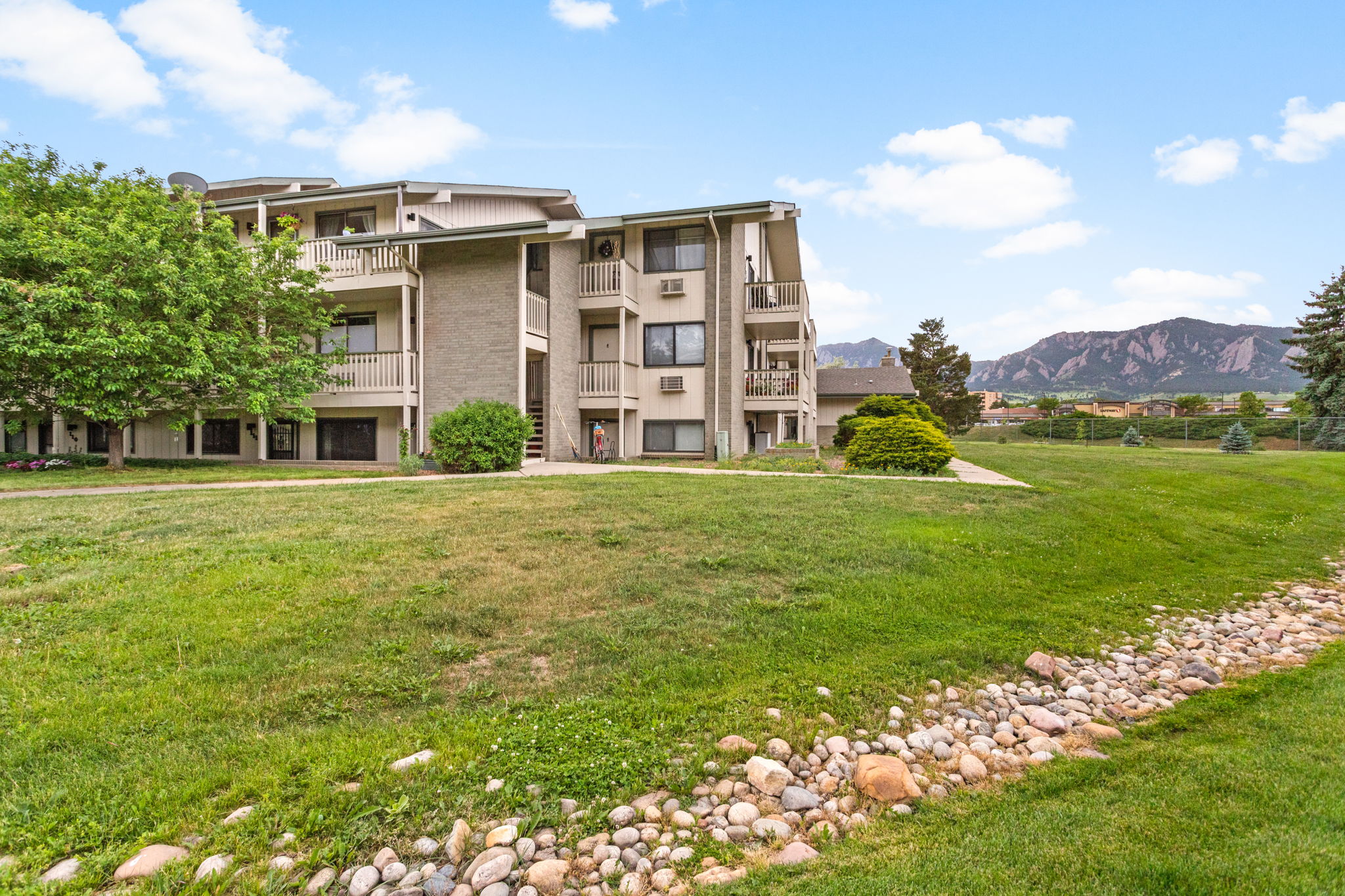 645 Manhattan Pl Unit 11, Boulder, CO 80303 Lavish Real Estate