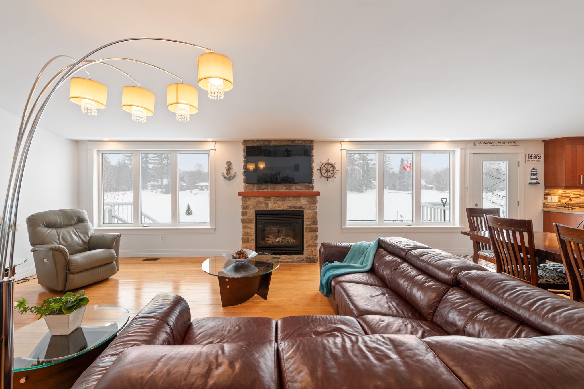 Spacious Living Room with amazing view