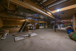 Expansive Basement Crawl Space