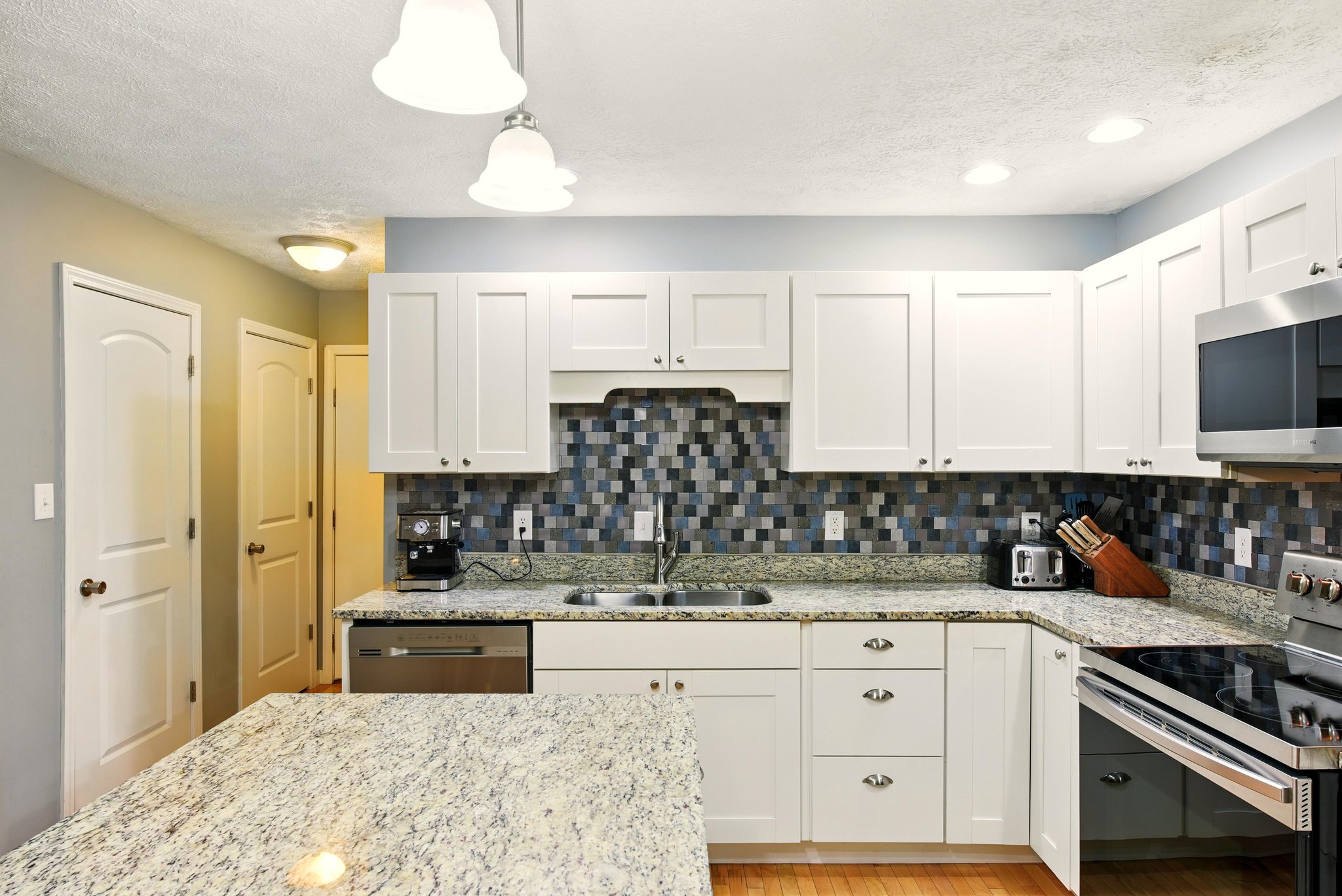  Photo 19