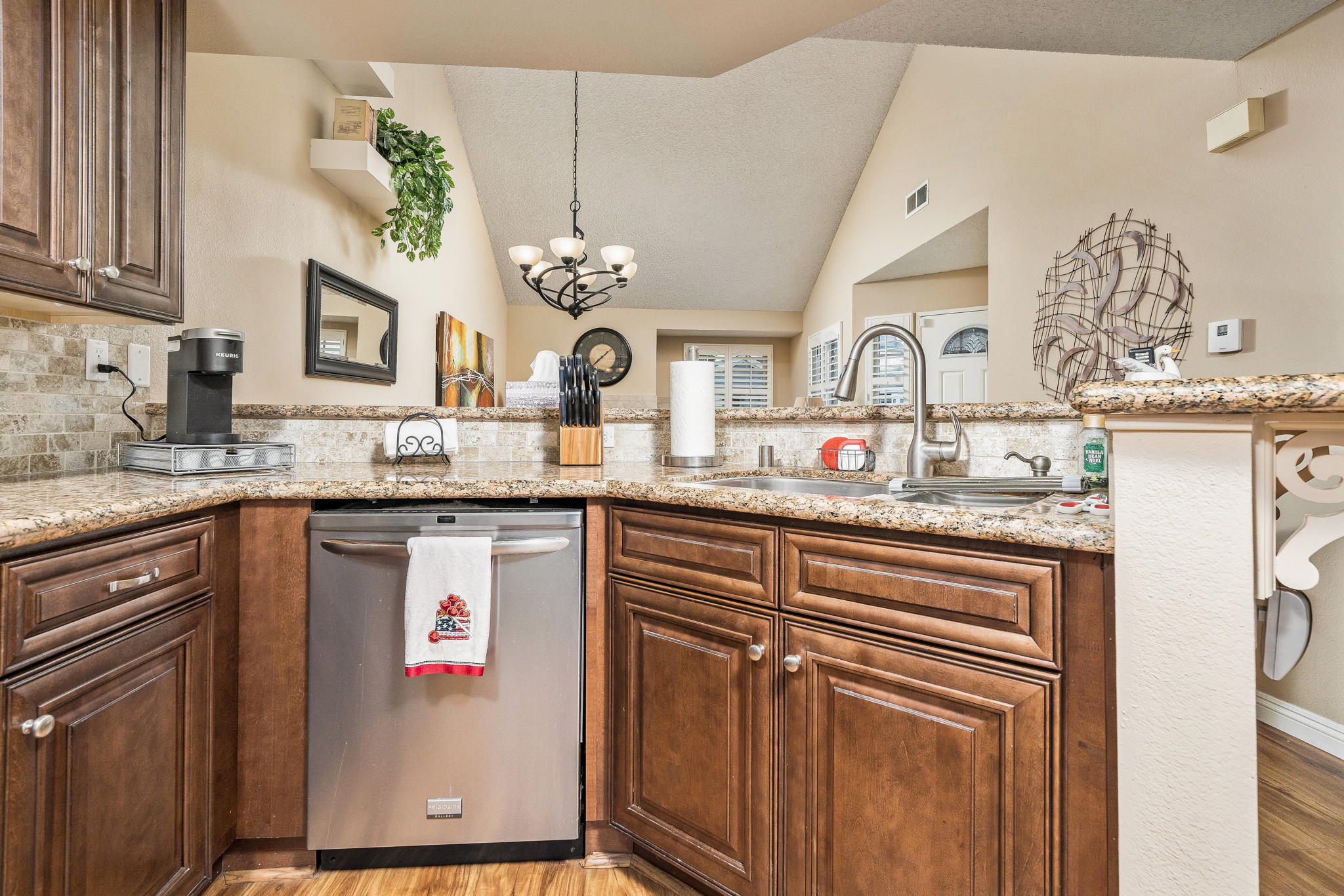 647 Alder Ln, Walnut, CA 91789, USA Photo 14