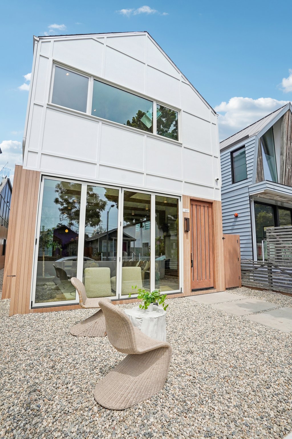 Navy St-S1004-004.jpg