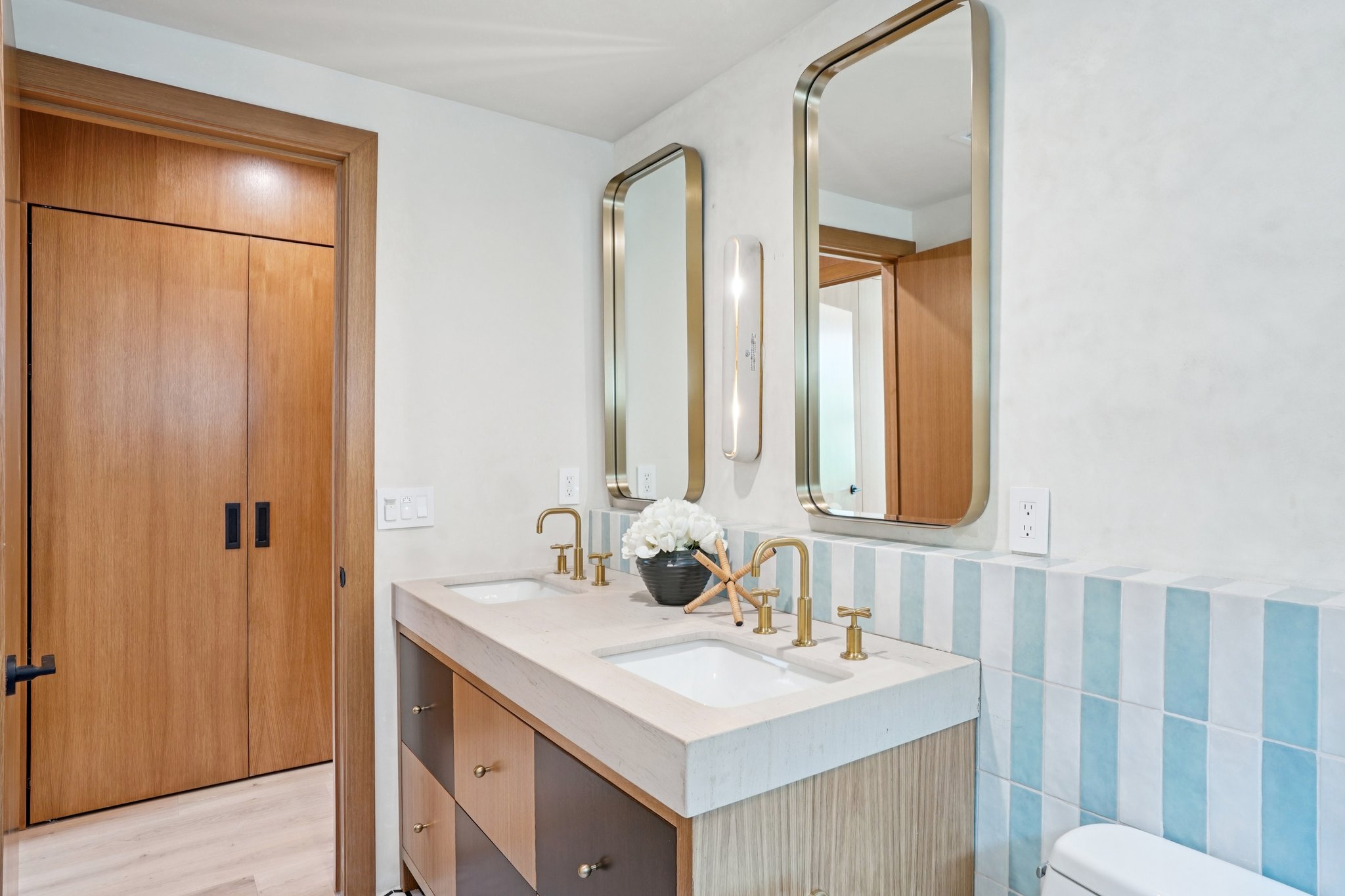 Navy St-S1004-054.jpg