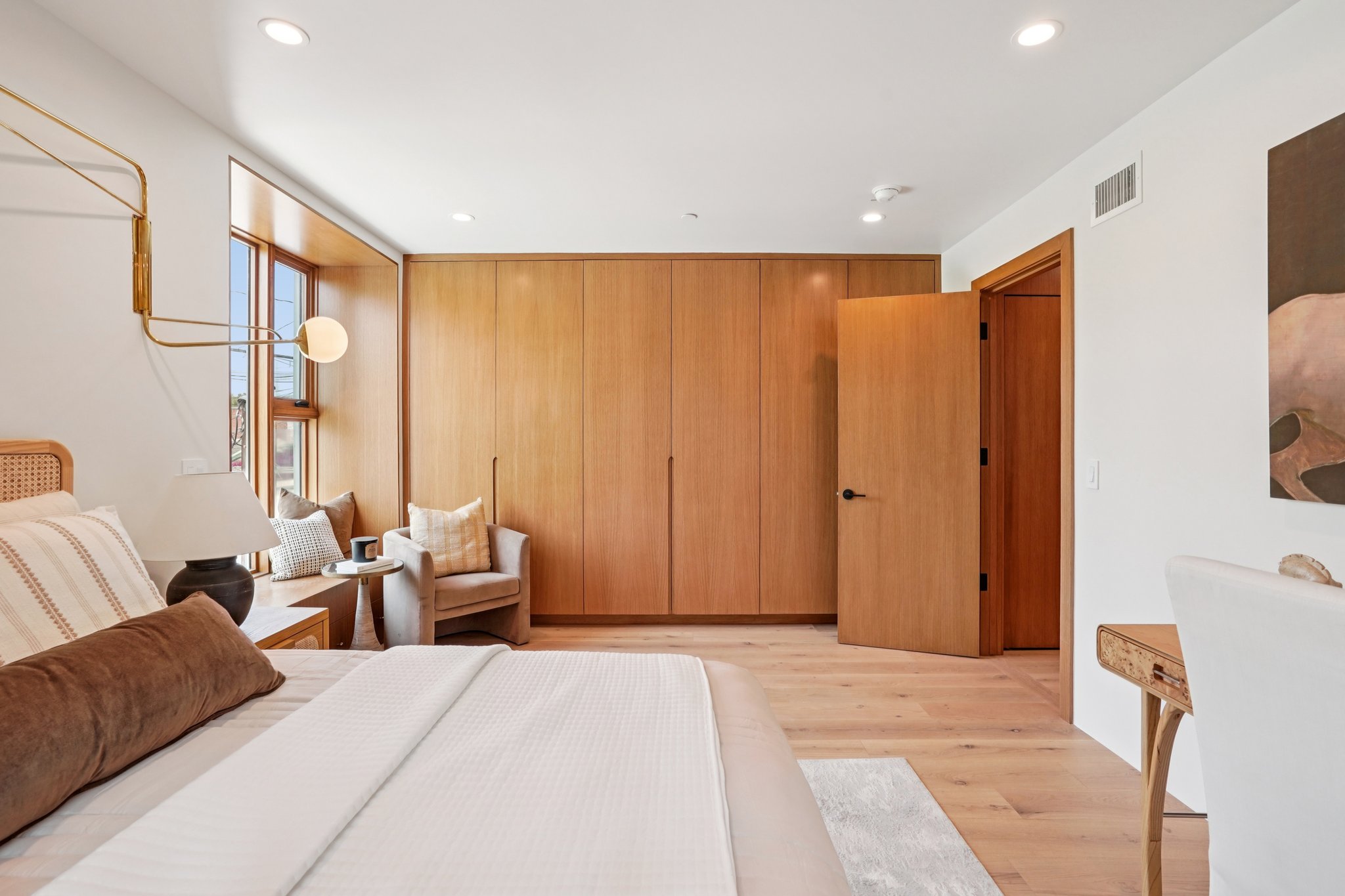 Navy St-S1004-060.jpg