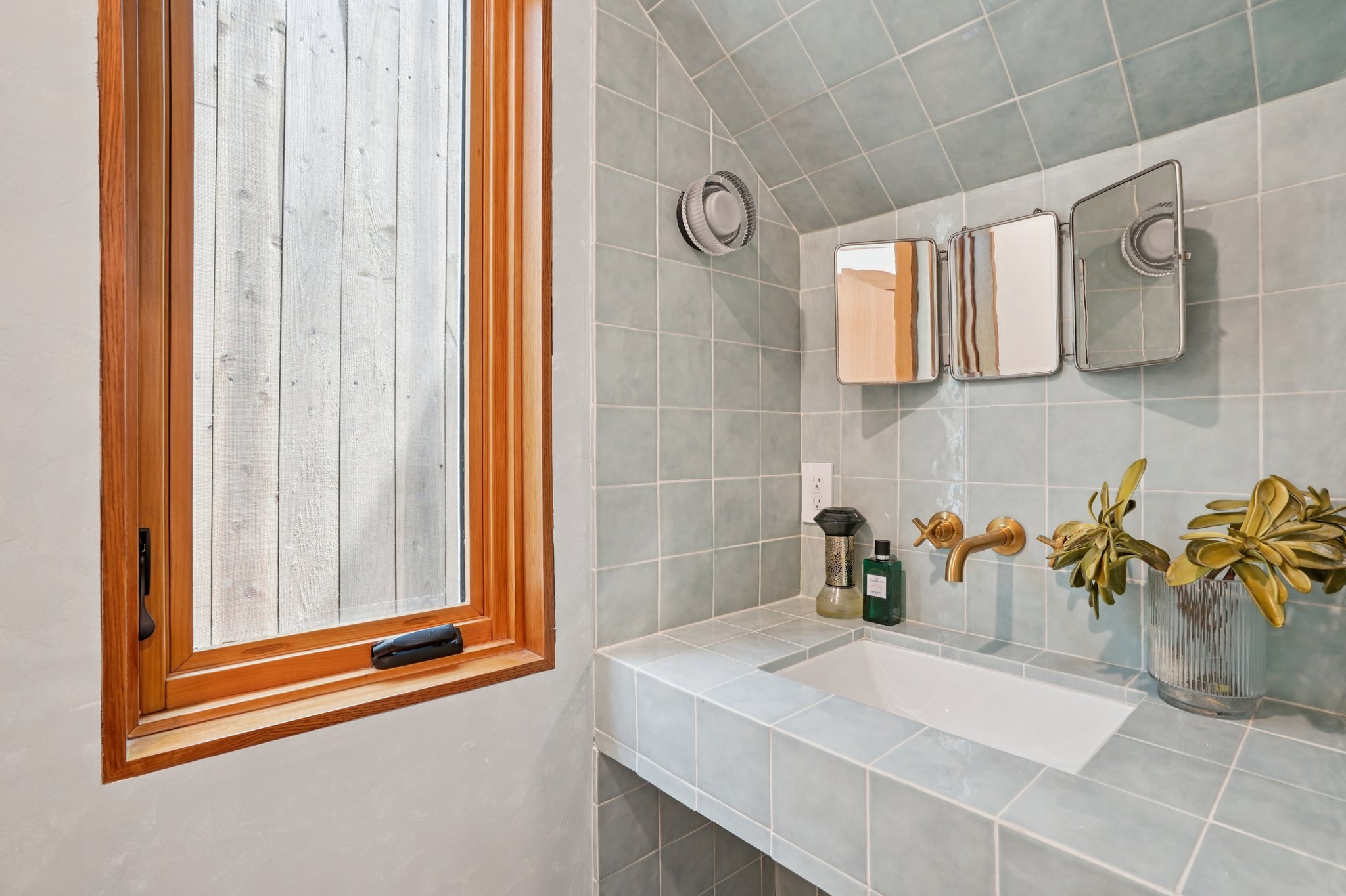 Navy St-S1004-072.jpg