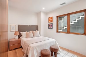 Navy St-S1004-049.jpg