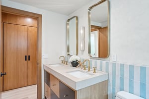 Navy St-S1004-054.jpg