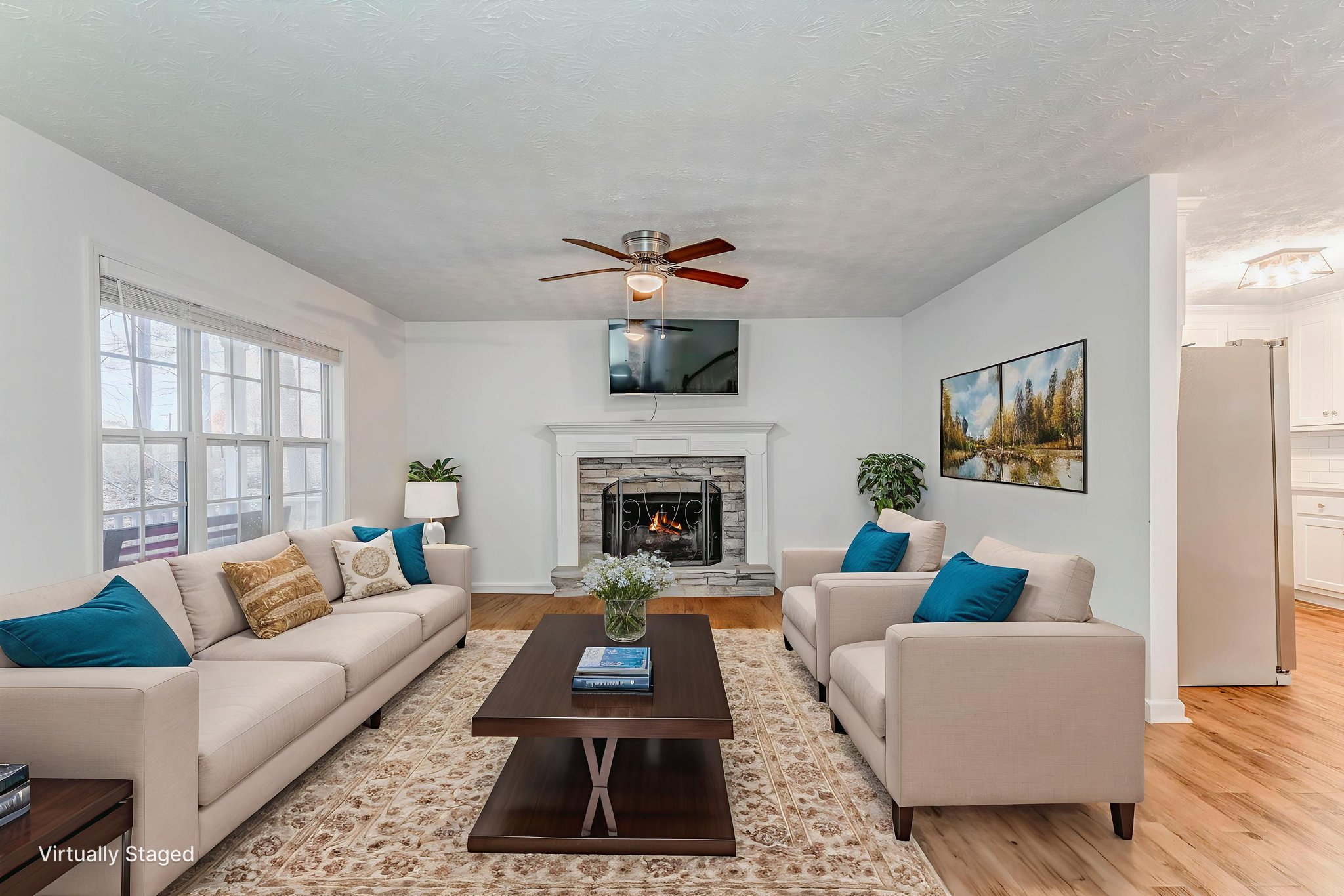 DSC09489_90_91-2 virtually staged.jpeg