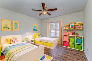 DSC09435_6_7 virtually staged.jpeg