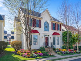 Luxury Upgrades meet Prime Location!!