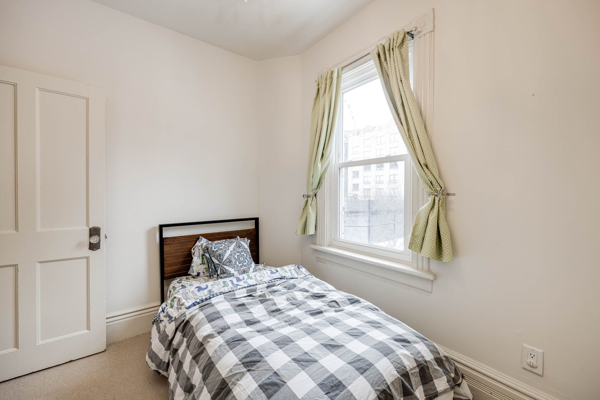 Toronto property showcase — delivered property photograph 16