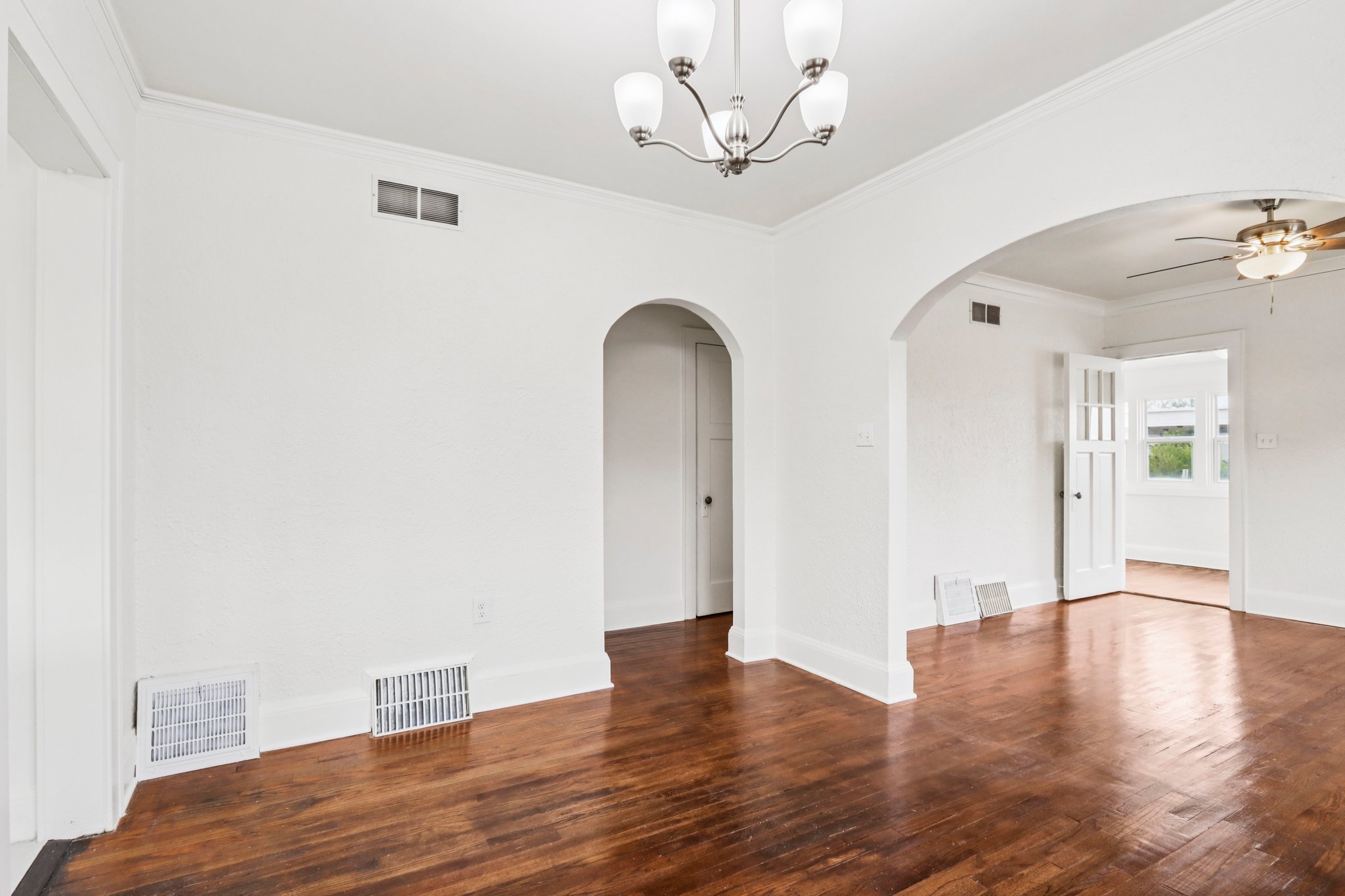 N Teutonia Ave-S1209-008.jpg