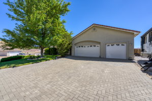 6485 Jamon Dr, Sparks, NV 89436, USA Photo 3