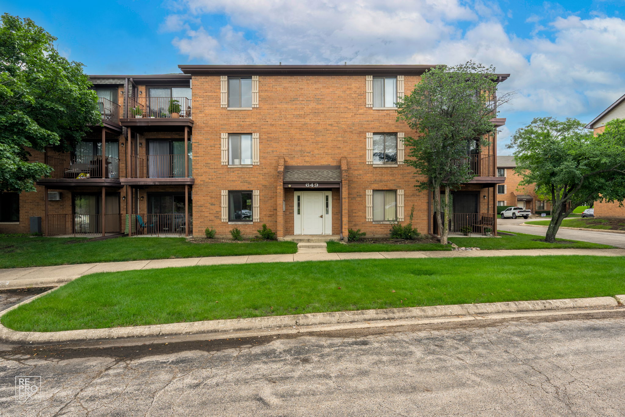 649 Briar Hill Ln 1, Addison, IL 60101_001