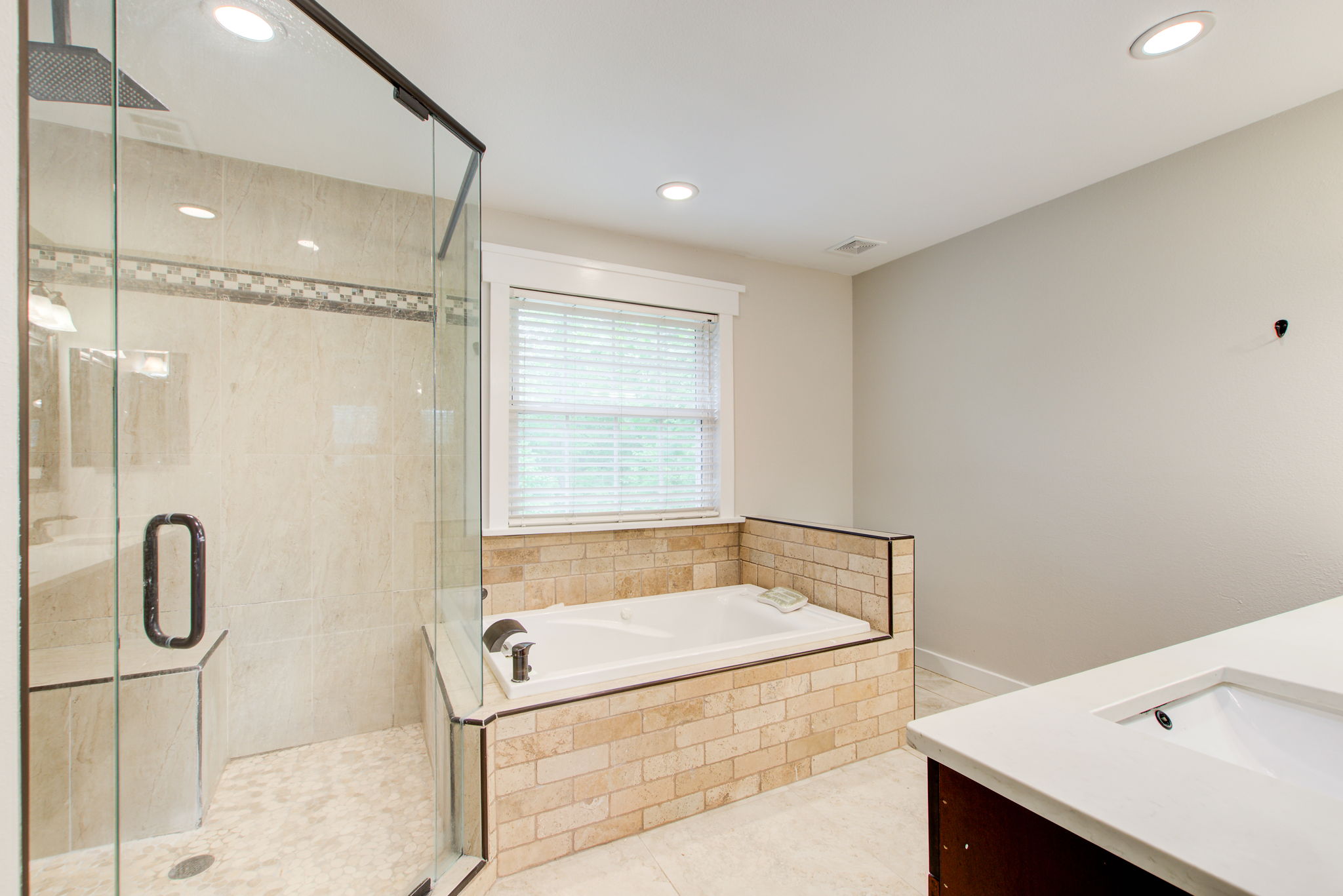 20 Main BR En Suite A