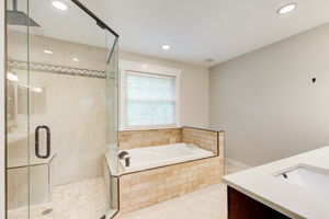 20 Main BR En Suite A