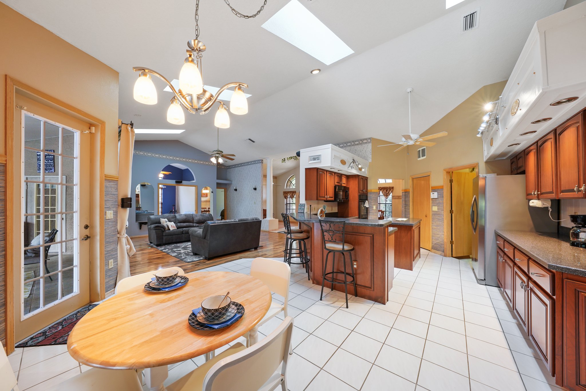 Laurel Oak Dr-024.jpg