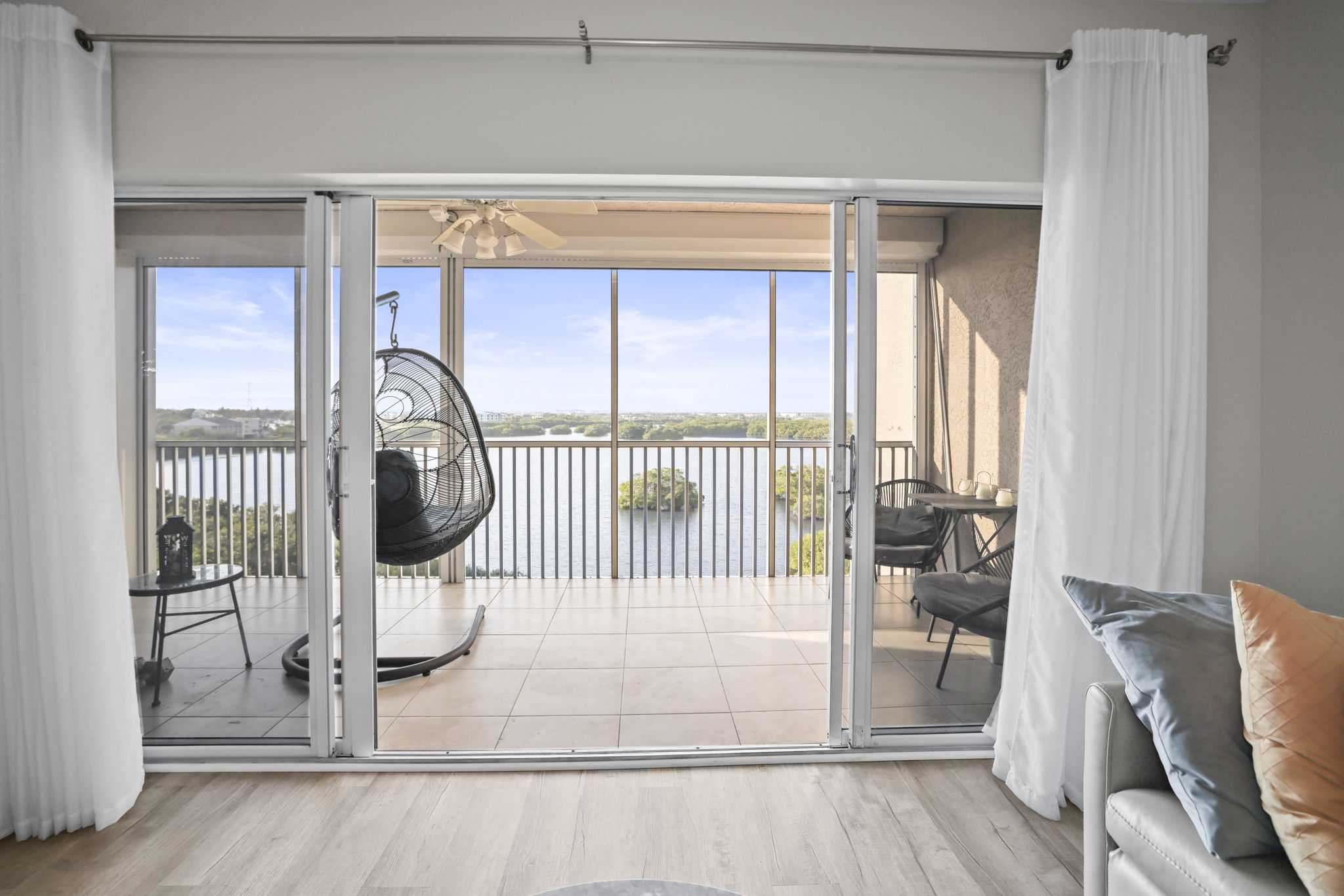 LR View to Balcony Open - 495A3829