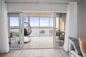 LR View to Balcony Open - 495A3829