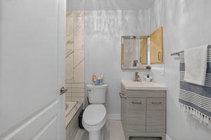  Photo 44