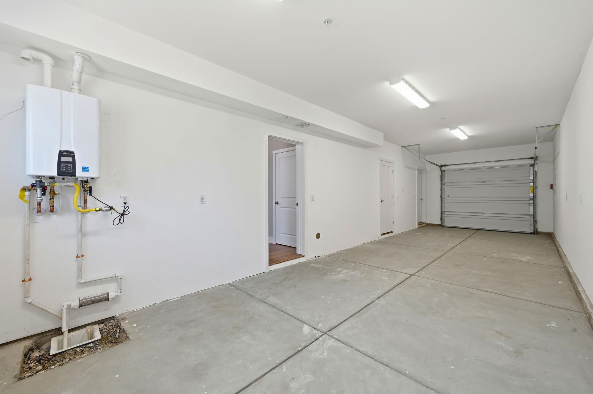 039_F8_65 Calgary St