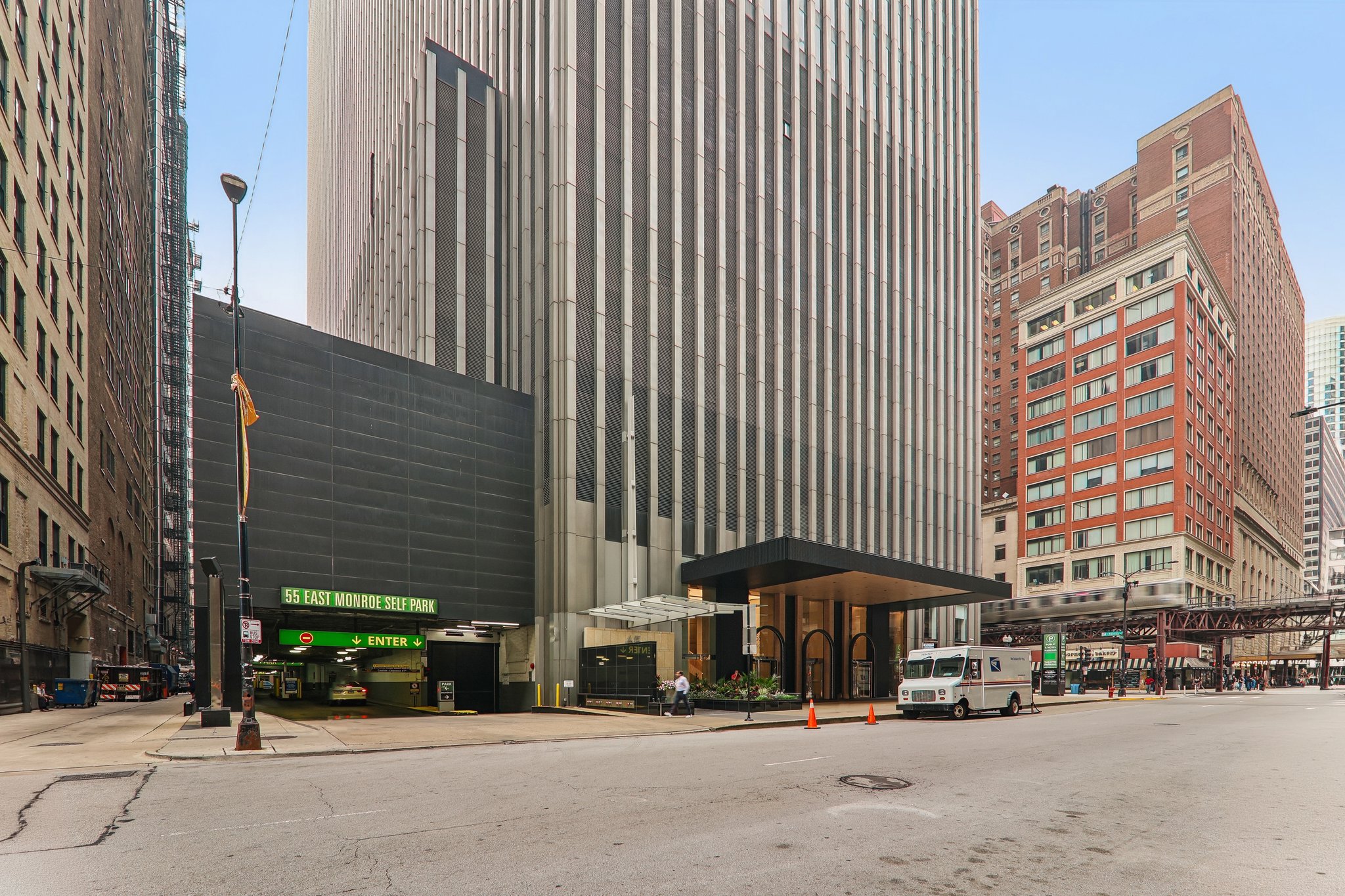 E Monroe St 4407-S1408-002.jpg