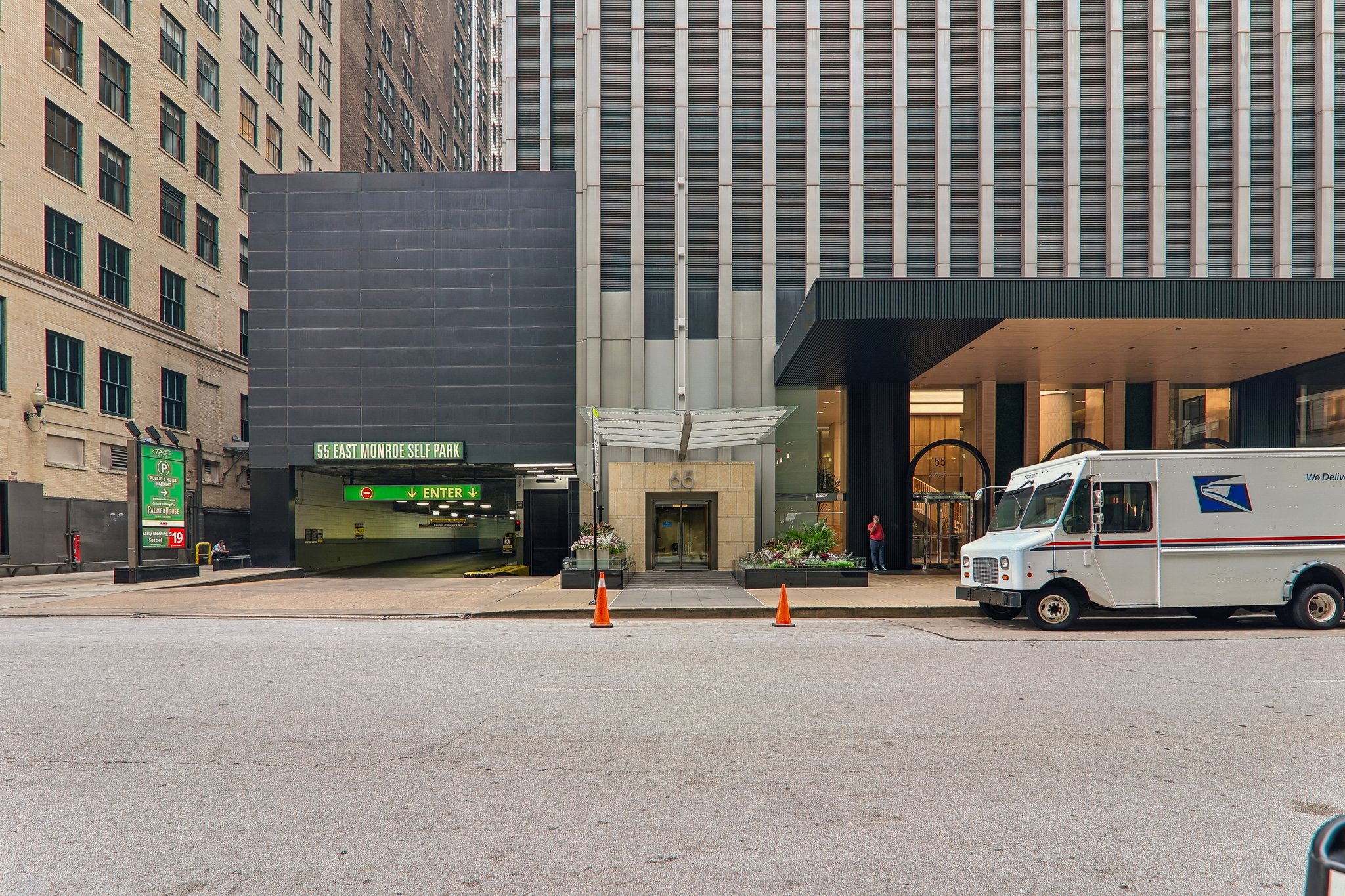 E Monroe St 4407-S1408-003.jpg