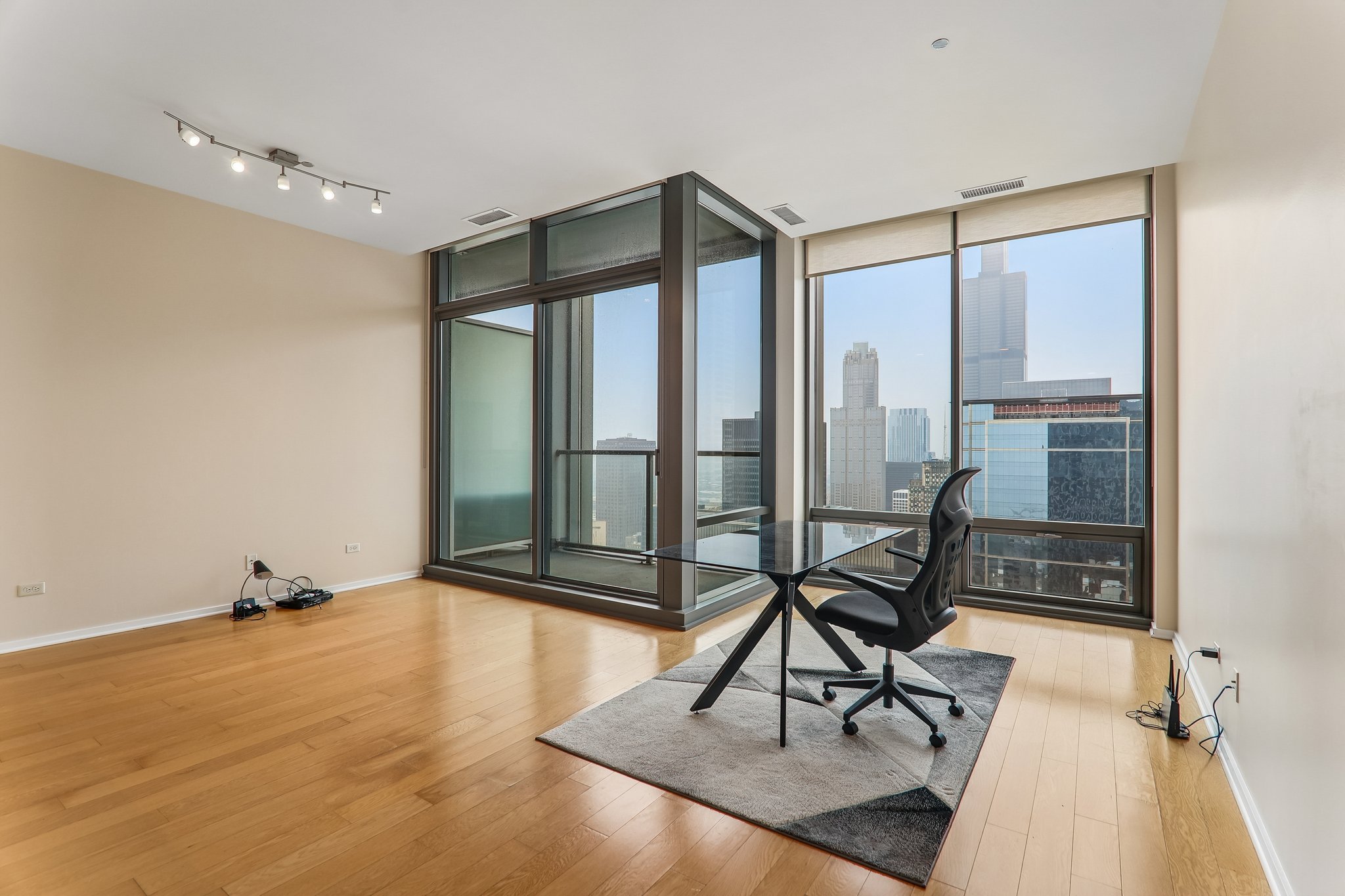 E Monroe St 4407-S1408-005.jpg
