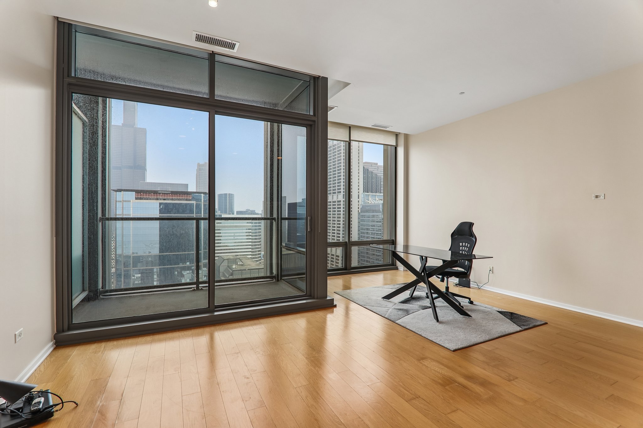 E Monroe St 4407-S1408-006.jpg