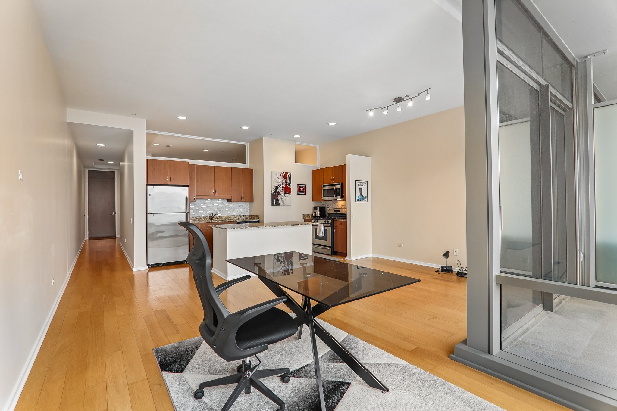 E Monroe St 4407-S1408-008.jpg