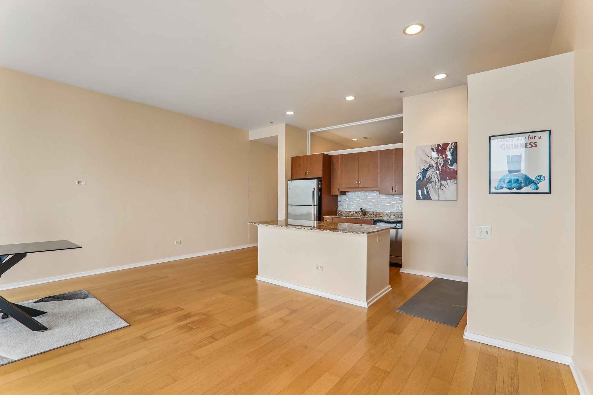 E Monroe St 4407-S1408-010.jpg