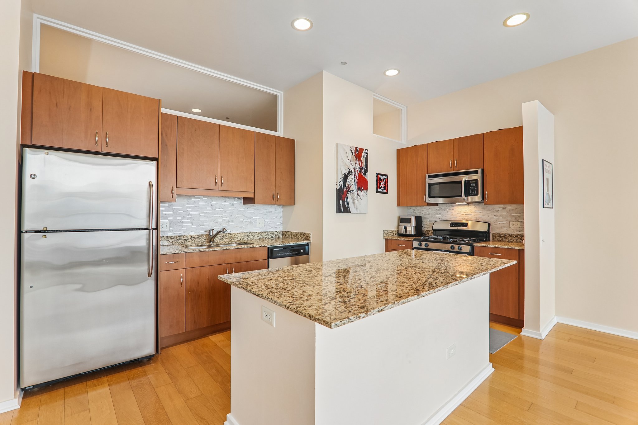 E Monroe St 4407-S1408-012.jpg