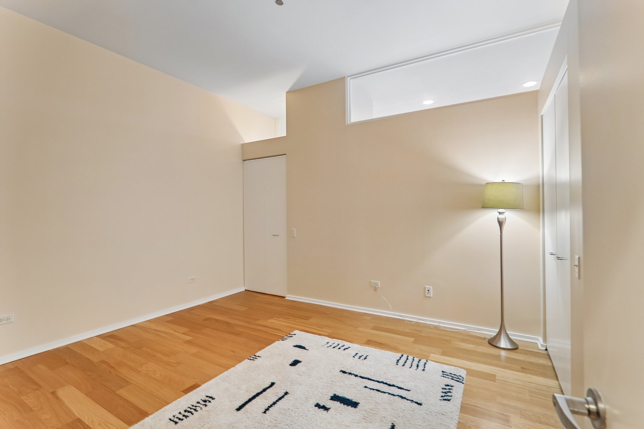 E Monroe St 4407-S1408-017.jpg