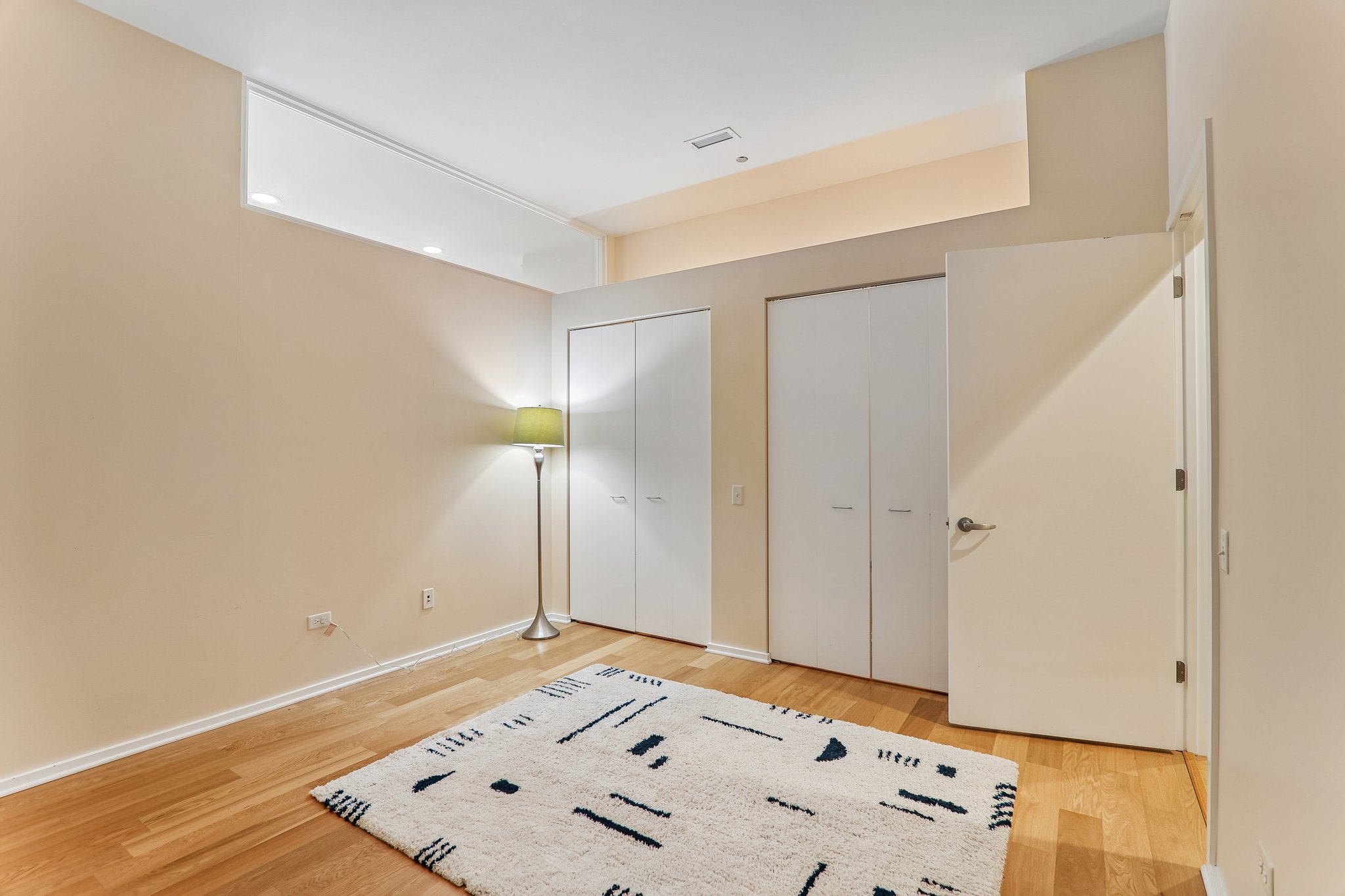 E Monroe St 4407-S1408-018.jpg