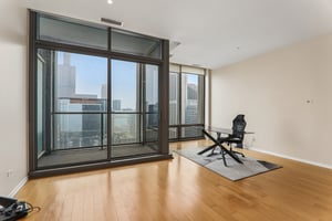 E Monroe St 4407-S1408-006.jpg