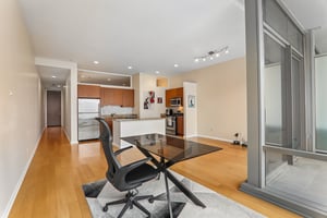 E Monroe St 4407-S1408-008.jpg