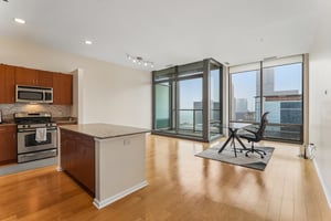 E Monroe St 4407-S1408-009.jpg