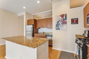 E Monroe St 4407-S1408-013.jpg
