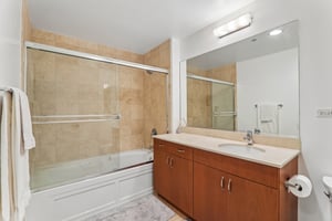E Monroe St 4407-S1408-016.jpg
