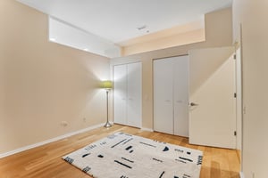 E Monroe St 4407-S1408-018.jpg