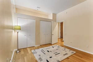 E Monroe St 4407-S1408-019.jpg