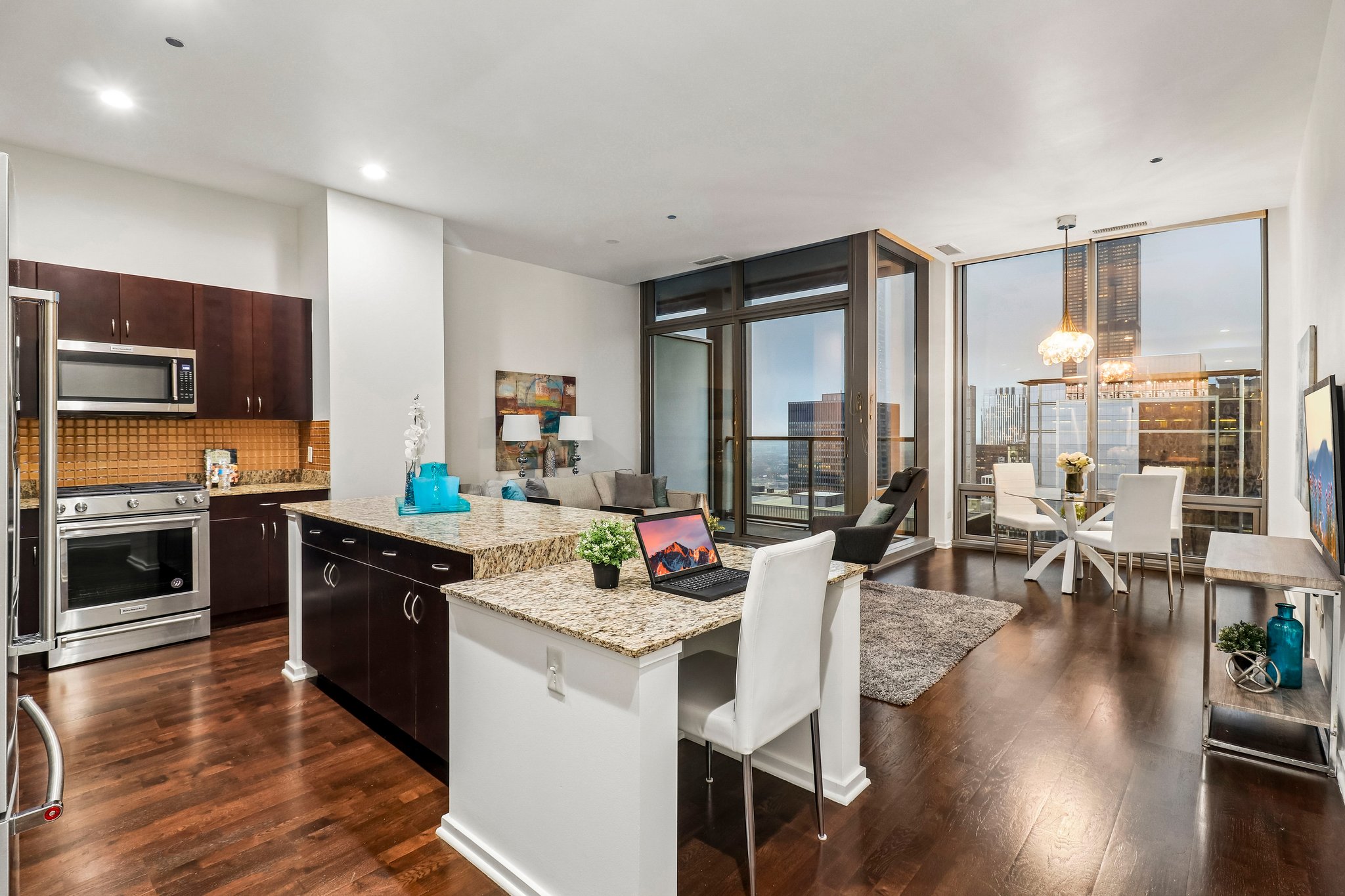E Monroe St 4410-S2807-009.jpg