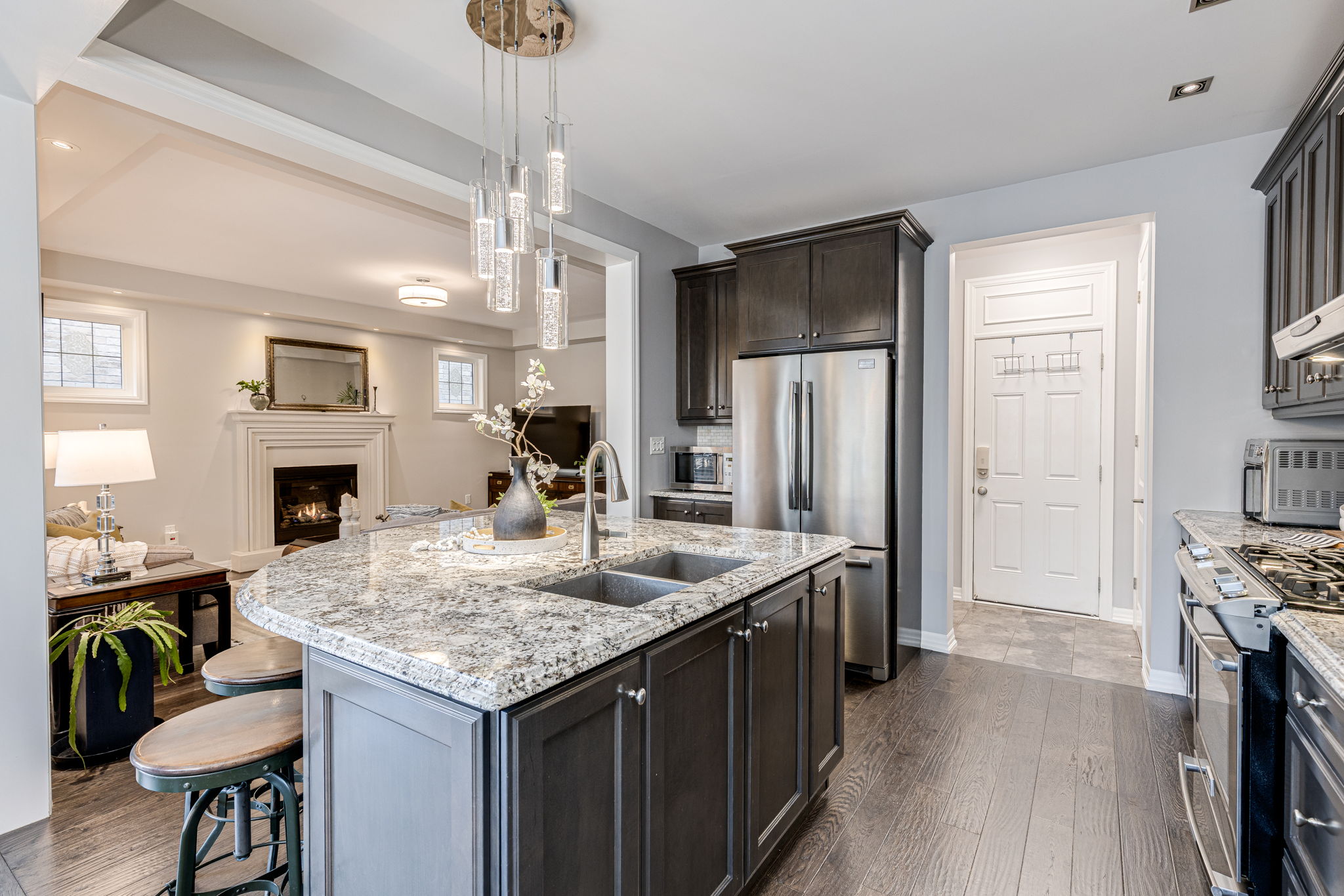 Oakville property showcase — delivered property photograph 11