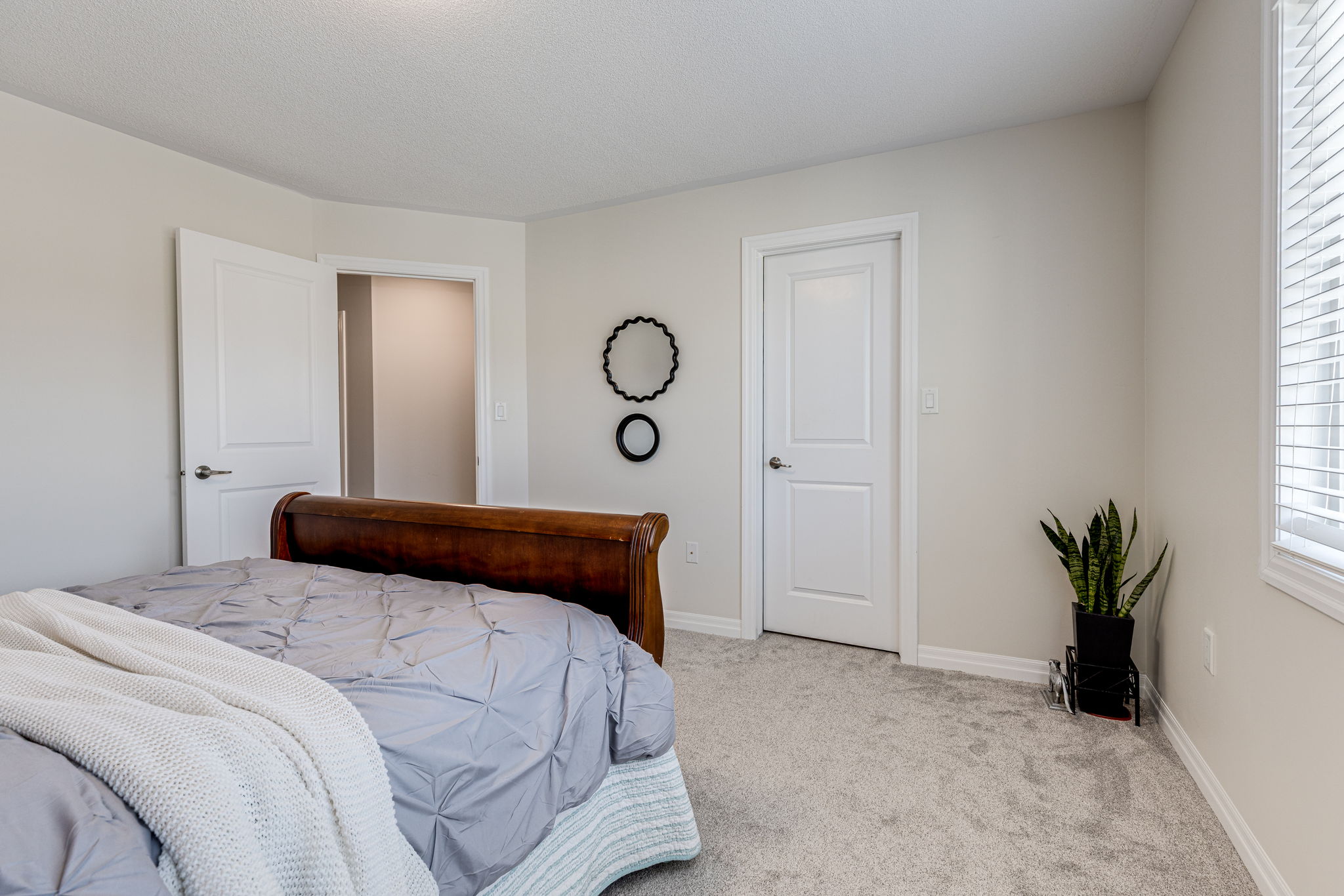 Oakville property showcase — delivered property photograph 25