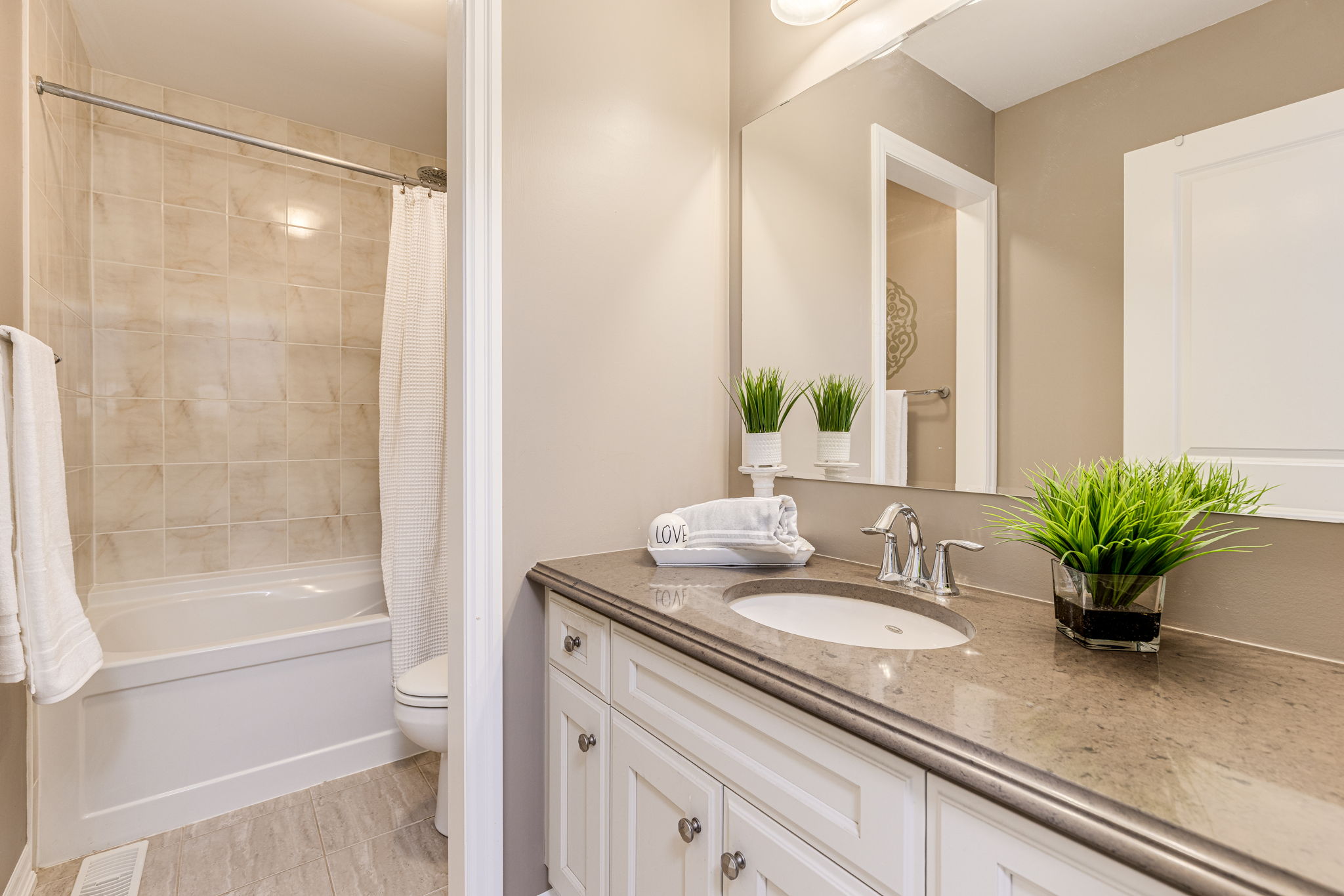 Oakville property showcase — delivered property photograph 27