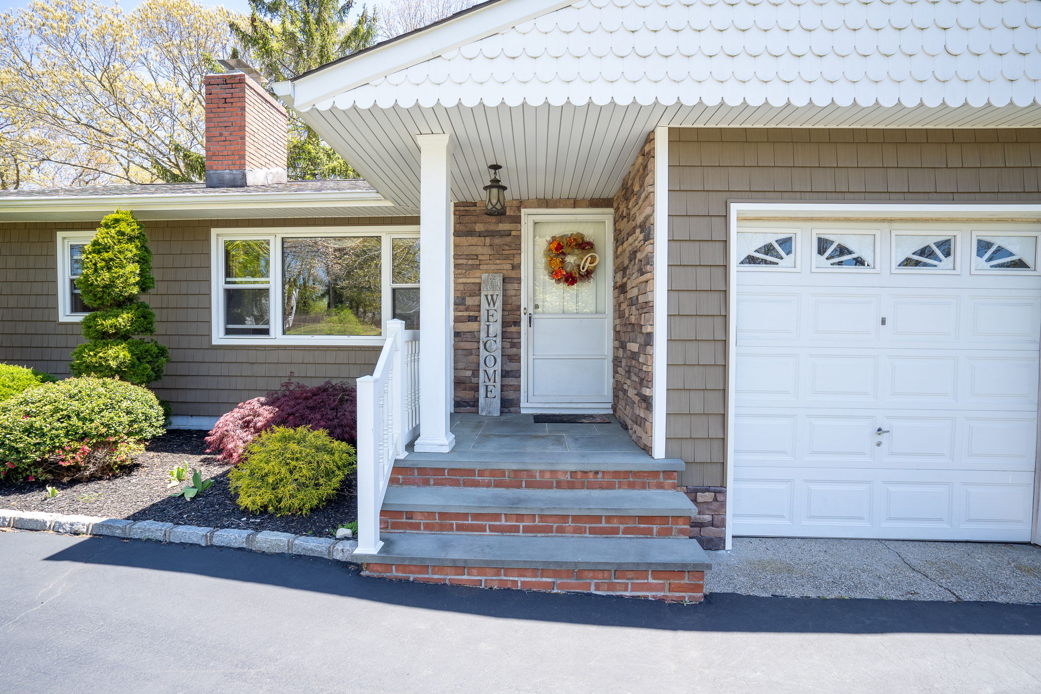 65 Plymouth Blvd, Smithtown, NY 11787 Slate Media