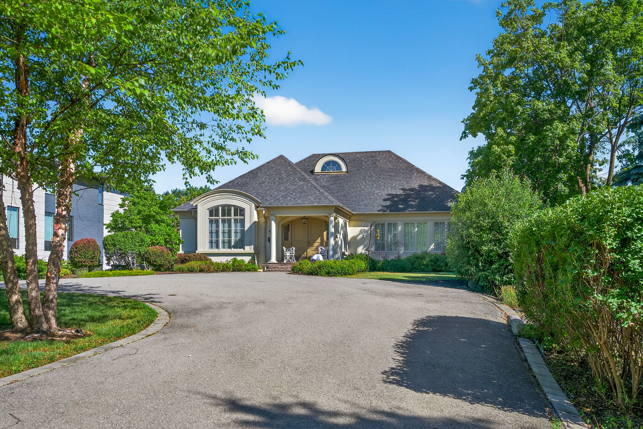 65 Thornbank Rd Vaughan, ON L4J 2A1
