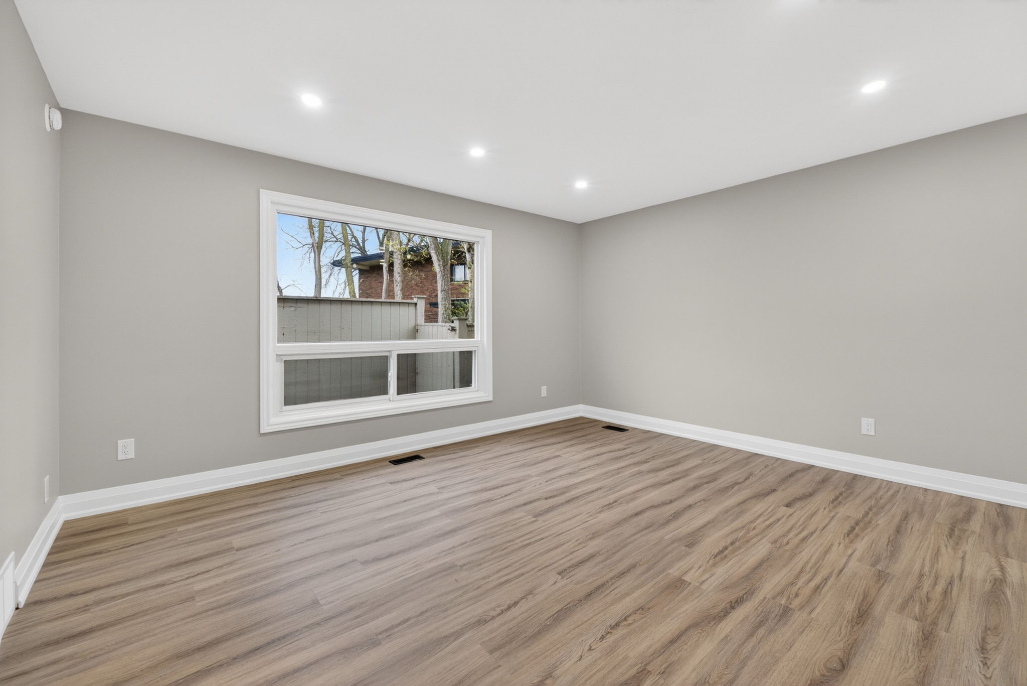 65 Woodman Dr S, Hamilton, ON L8K 4E2, Canada Photo 9