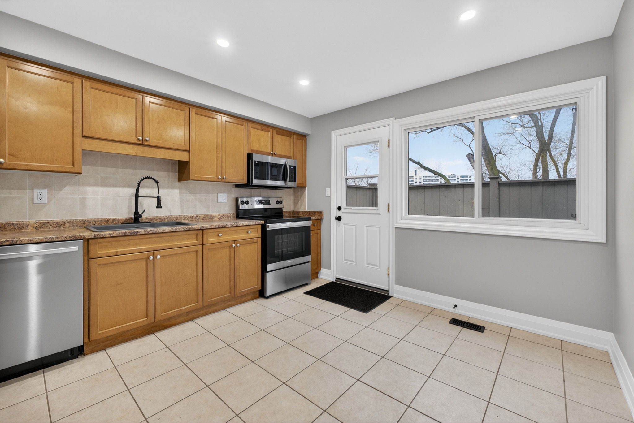 65 Woodman Dr S, Hamilton, ON L8K 4E2, Canada Photo 10